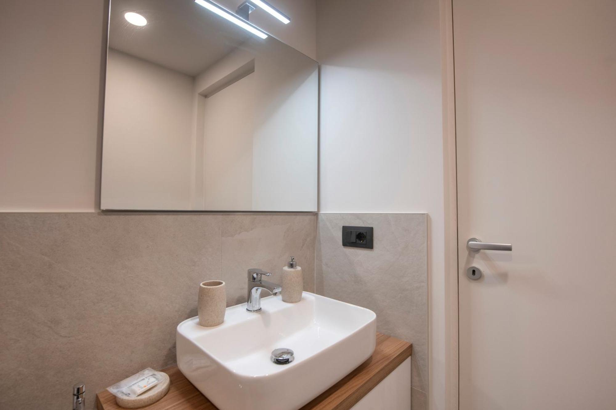 258 - The Loft In Largo Zecca - Luxury Nel Cuore Di Genova Buitenkant foto
